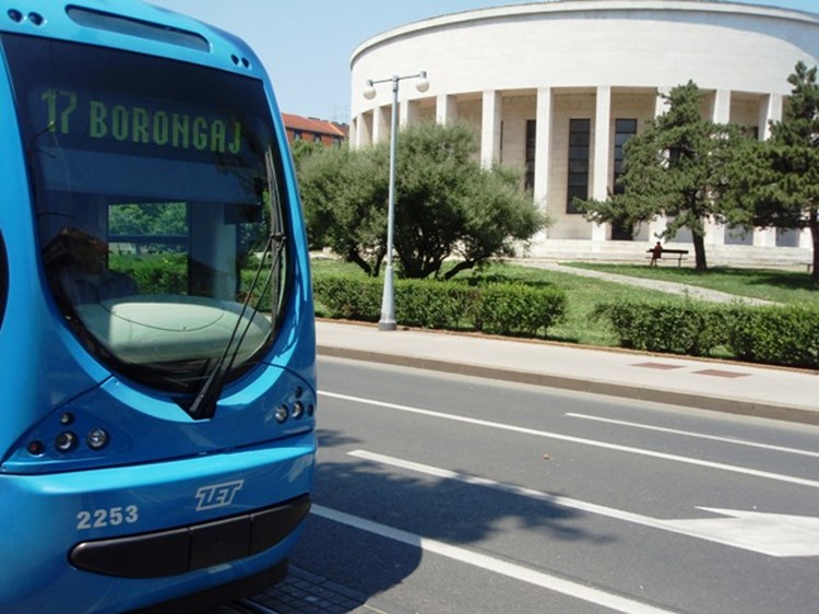 U petak navečer izmjene na linijama 9 i 17